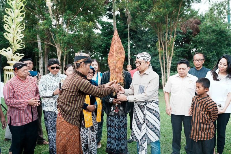 Ritual Ageng Boyongan Mbah Bhelet: Sinergi LAD Borobudur dan Menteri Kebudayaan RI Hidupkan Nilai Spiritual Ritual Ageng Boyongan Mbah Bhelet: Sinergi LAD Borobudur dan Menteri Kebudayaan RI Hidupkan Nilai Spiritual